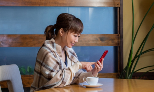 スマホと女性