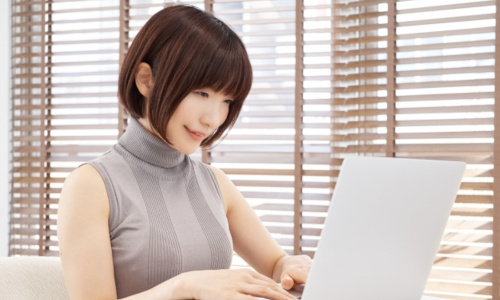 パソコンと女性